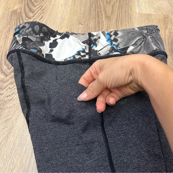 Lululemon Pace Rival Crop Black Heathered Wee Stripe Blue Waistband size 6 - Picture 10 of 11